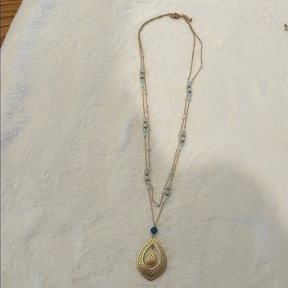 Elegant Gold and Blue Pendant Necklace